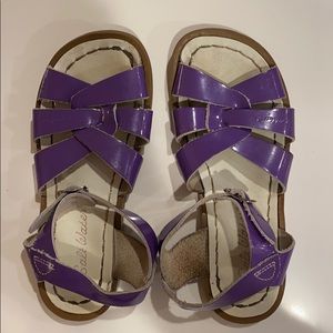 Girls’ Saltwater sandals